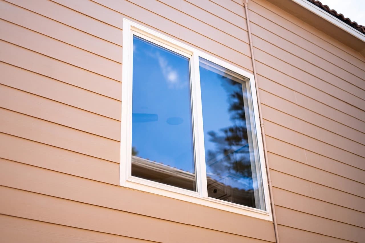 Ventanas de alto rendimiento Elevation en una fachada residencial